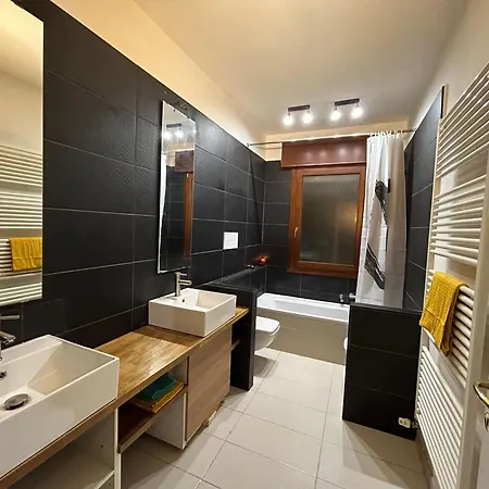 Clodia Skyline Apartament *